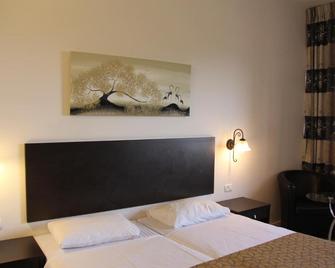 Restal Hotel - Tiberias - Bedroom
