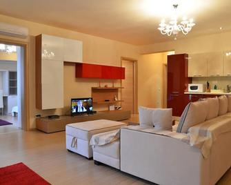 Nordului 2 - 2 bedroom apartment near Herastrau Park - Voluntari - Sala de estar