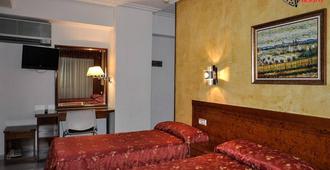 Hotel Aragon - ซาลามันกา - ห้องนอน