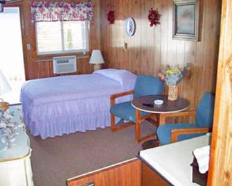 Moby Dick Motel - Old Orchard Beach - Bedroom