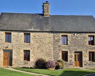 Family home with garden, pets allowed, near Mont-Saint-Michel - Saint-Quentin-sur-le-Homme - Building