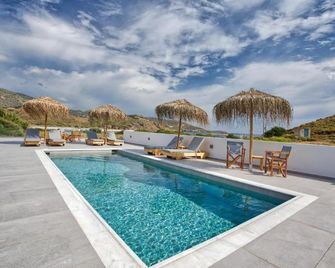 Achilli Apartments - Skýros - Basen