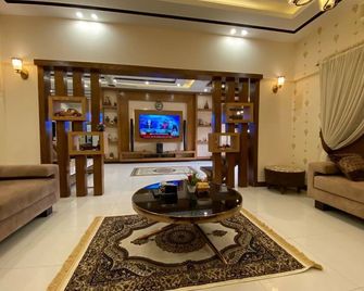 Guest House & Rooms Apartment. - Karatschi - Lobby