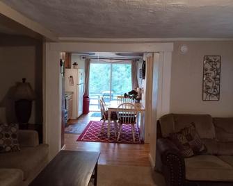 Antique Apartment in the Heart of the Lakes Region - Ashland - Living room