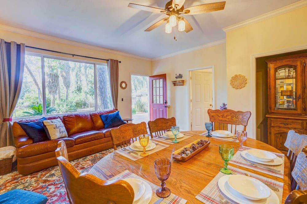 Fallbrook Vacation Rental 3 Mi to Wineries! - Fallbrook - Dining room