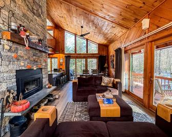 Stonewood Lodge | Lake Access | Arcade Game Room - Albany - Sala de estar