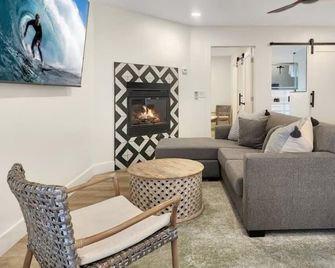 Beach House Inn - Santa Barbara - Living room