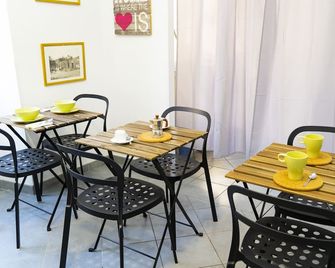 Salotto Piramide - רומא - מסעדה