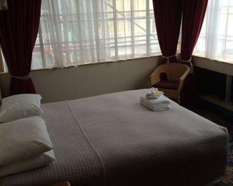 Shepherds Arms Hotel - Wellington - Bedroom