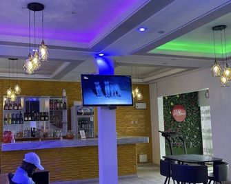 Da Highest Lounge Bar & Restaurant - Kasoa - Bar