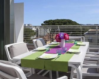 The One Hotel - Designed for Adults - Pet lovers - ריצ'ונה - מרפסת