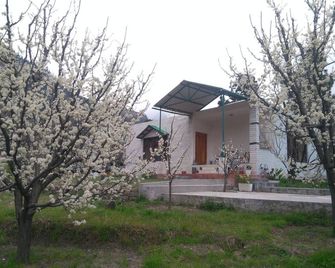 Luxurious independent cottages near Manali - Kullu - Edificio