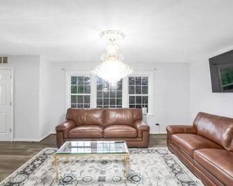 493 Massive 4 bedroom with tons of space - Vienna - Living room