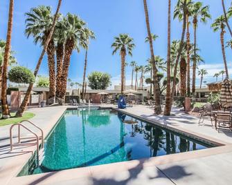 Desert Isle Resort - פאלם ספירנגס - בריכה