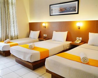 Hotel Metropole - Batu - Schlafzimmer