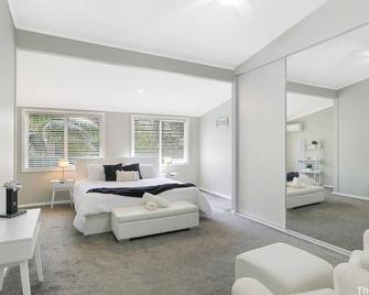 The Lakehouse - Mannering Park - Bedroom