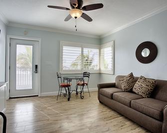 Hotel Sol - Redington Shores - Living room