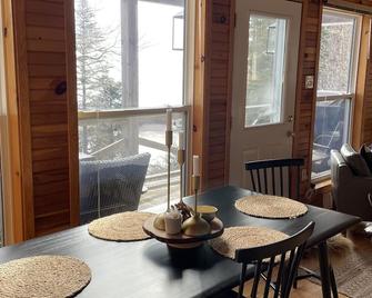 Sandstone Chalets Overlooking The Bay Of Fundy - Serenity - Saint Martins - Dining room