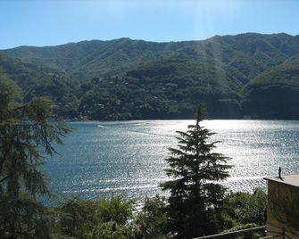 Hotel San Marino - Laglio - Außenansicht