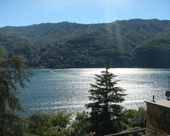 Hotel San Marino - Laglio - Widok na zewnątrz