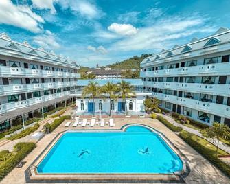 โรงแรมบลูคารินาอินน์ - วิชิต - สระว่ายน้ำ
