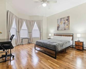 Spacious 2br - 15m To Times Square - Free Parking - North Bergen - Habitación
