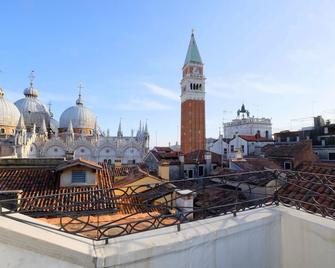 Hotel ai do Mori - Venice - Balcony