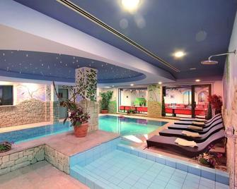 Hotel Rubino Deluxe - Campitello di Fassa - Pool