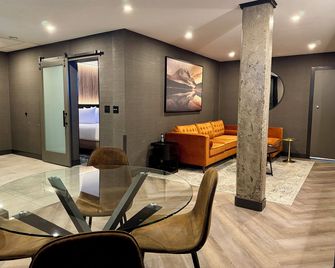 Carriage House Hotel & Conference Centre - Calgary