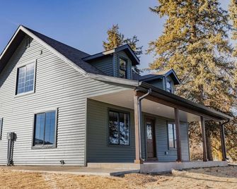 Hilltop Family Retreat - Goshen - Edificio