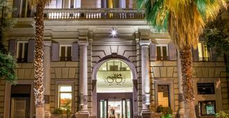 Hotel Savoy - Rome - Building