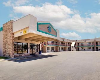 Turquoise Inn and Suites Cortez near Mesa Verde - Cortez - Rakennus