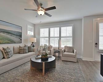 Riverview Retreat: Townhome located at Station South - Knoxville - Living room