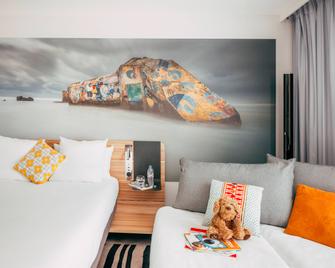 Novotel Paris Coeur d'Orly Airport - Orly - Building