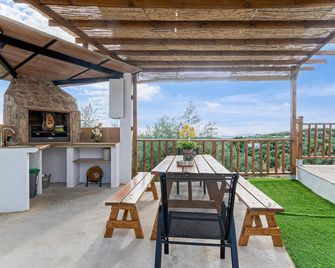 2 Bedroom Amazing Home In Rute - Rute - Balkon