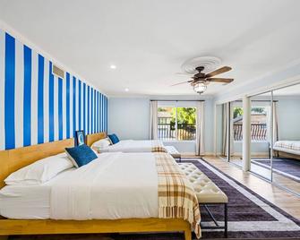 Resort Home with Games, Slide, Oasis - Los Angeles - Bedroom