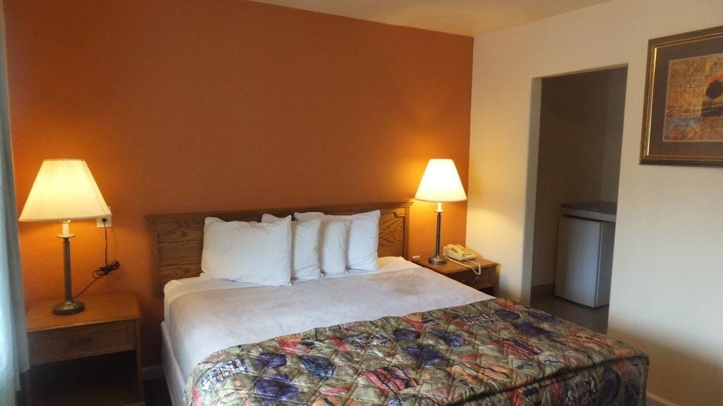 Economy Inn Redding - רדינג - חדר שינה