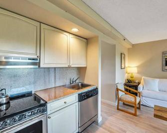 Peaceful 1br Beachside Home|beach Access|own Deck - Amagansett - Kitchen