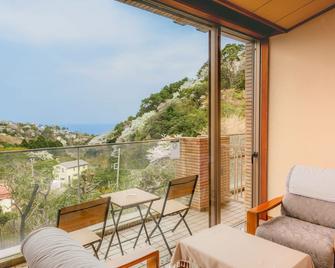 E Joy Inn-Atami - Atami - Balcón