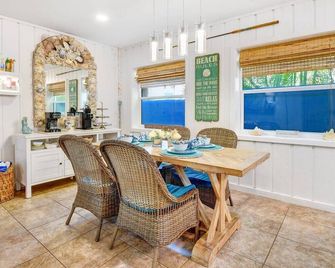 Steps to Private Beach ClearwaterBelleair Beach - Belleair Beach - Dining room