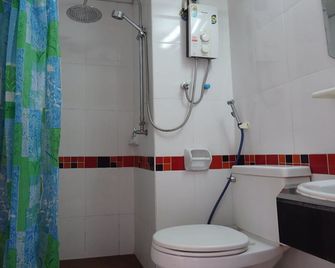 Sakol Hotel Korat - Nakhon Ratchasima - Bathroom