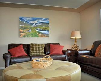 Monster Lake Ranch - Cody - Living room