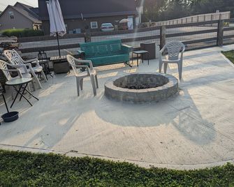 The Calico Cottage - Lewis Center - Patio