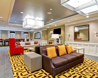 Hampton Inn & Suites Cincinnati-Downtown - סינסינטי - טרקלין