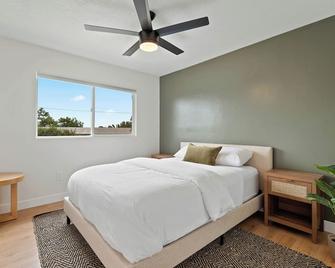 SD Designer Bungalow, 9 mi to Coronado Island! - National City - Bedroom