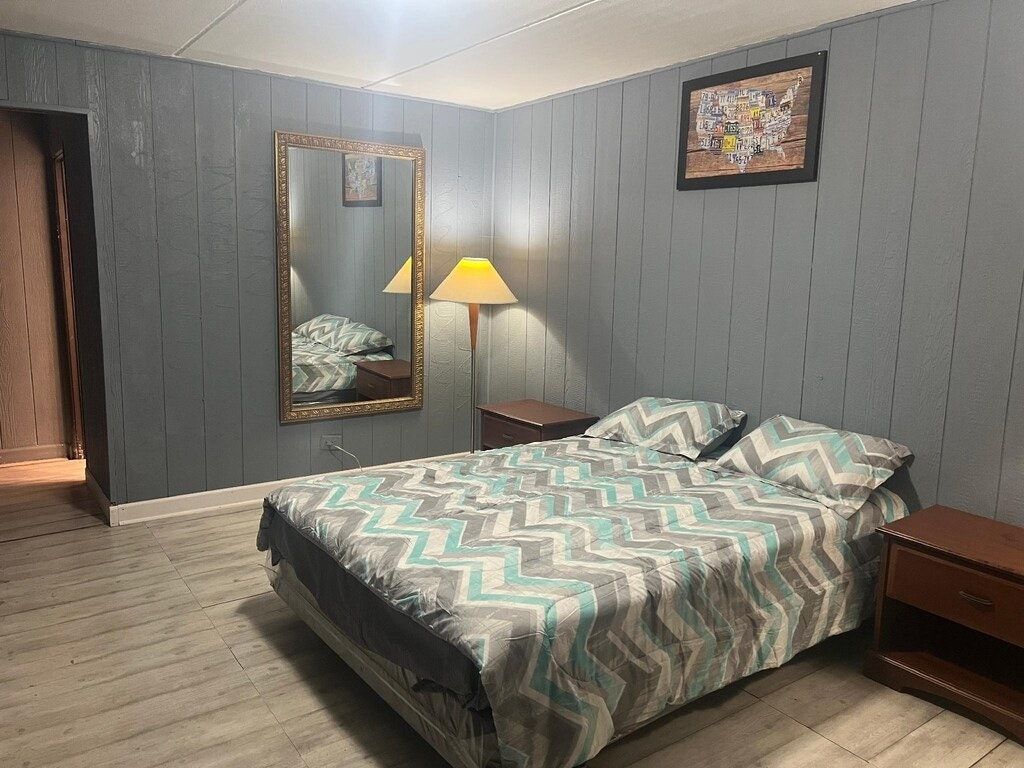 Best Motel By OYO Chicago I-90 - Chicago - Bedroom