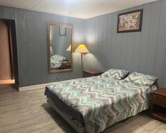 Best Motel By OYO Chicago I-90 - Chicago - Bedroom