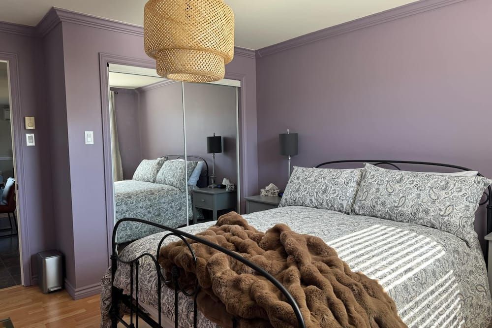 Cozy Mountainview Bungalow. French Fishing Village. Whale Watching tours. - Cheticamp - Bedroom