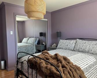 Cozy Mountainview Bungalow. French Fishing Village. Whale Watching tours. - Cheticamp - Schlafzimmer