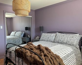 Cozy Mountainview Bungalow. French Fishing Village. Whale Watching tours. - Cheticamp - Bedroom